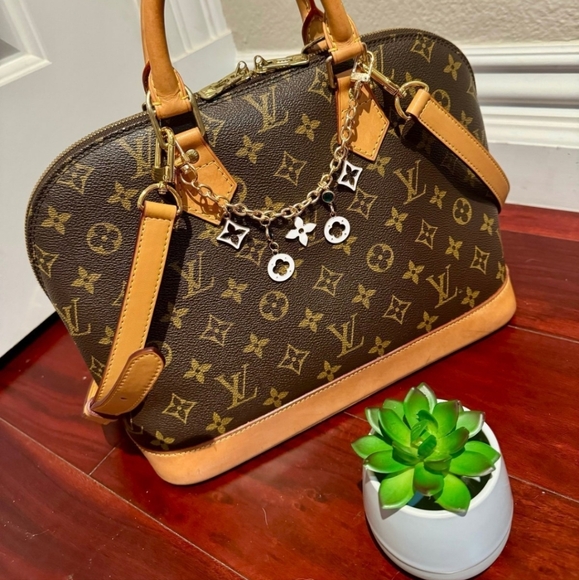 Louis Vuitton Monogram Alma PM - Picture 6 of 15